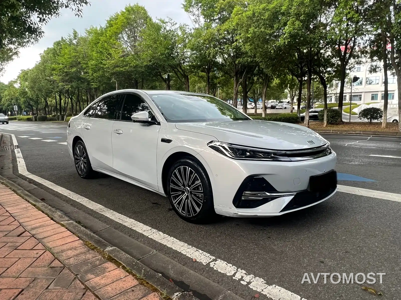 Geely Galaxy A7 2025 EM-i 150km Premium Edition — фото 3