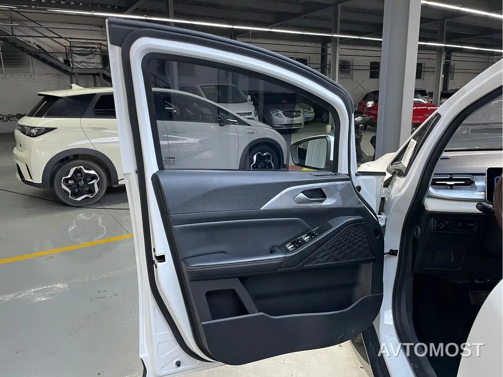 Geely Geometry E Firefly 2023 320KM Cute Tiger 5-seater — фото 7