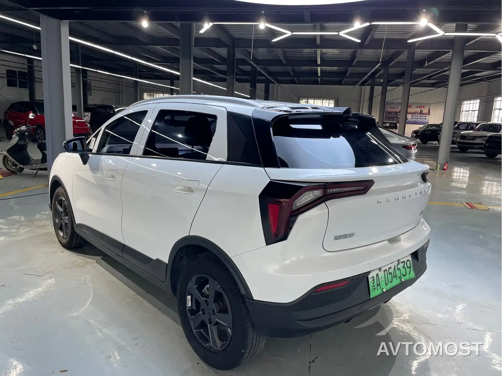 Geely Geometry E Firefly 2023 320KM Cute Tiger 5-seater — фото 11