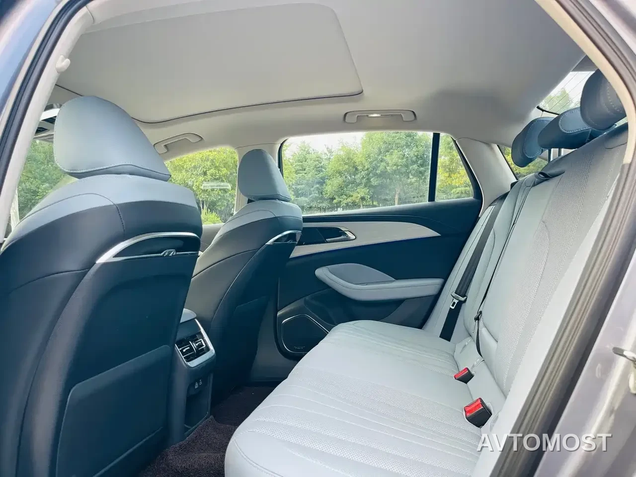 Hongqi H5 PHEV 2025 170 Super Hybrid Edition — фото 11