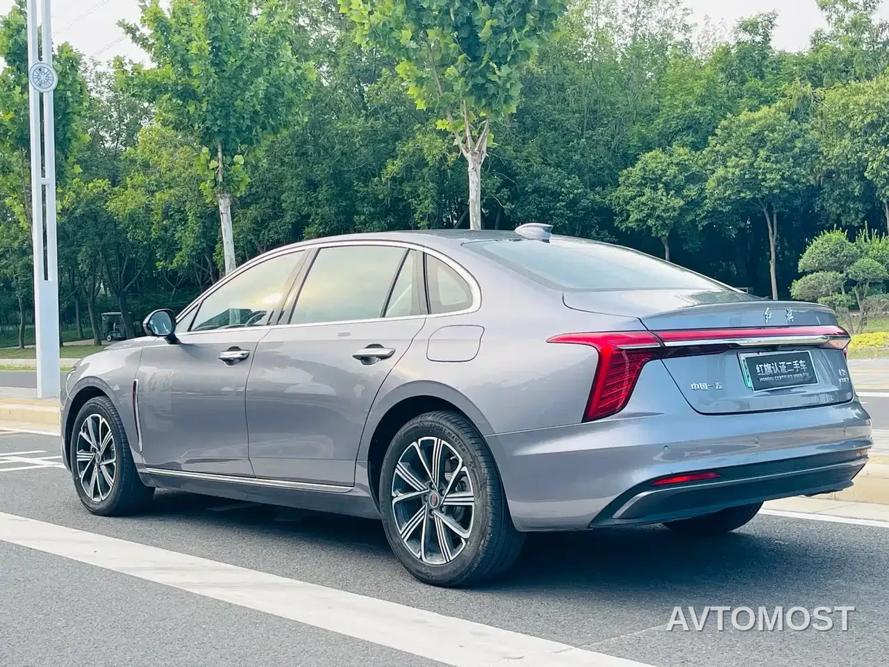 Hongqi H5 PHEV 2025 170 Super Hybrid Edition — фото 17