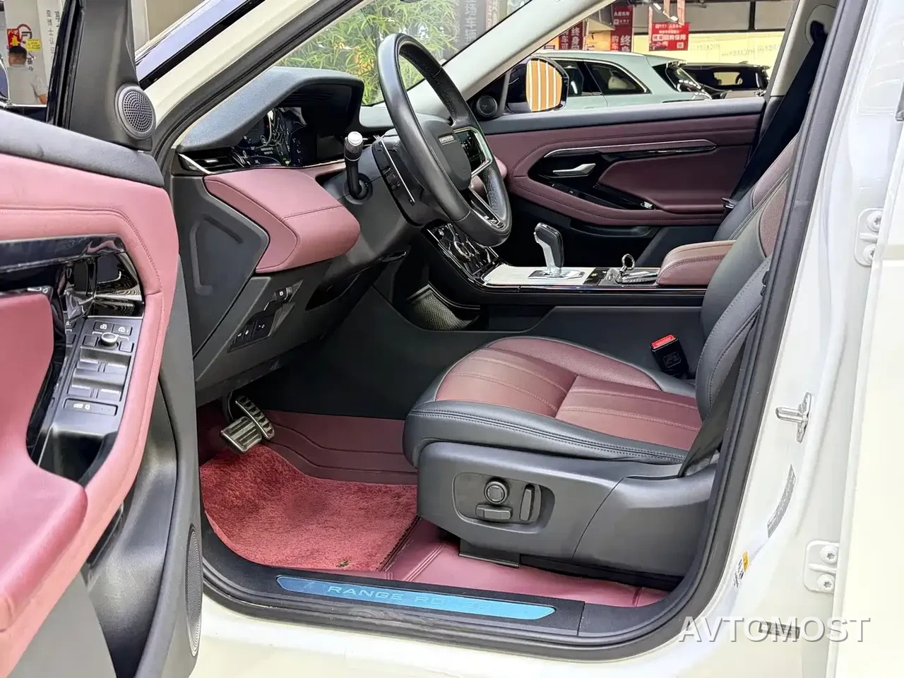 Land Rover Range Rover Evoque New Energy 2022 Range Rover Evoque L P300e Plug-in Hybrid — фото 4