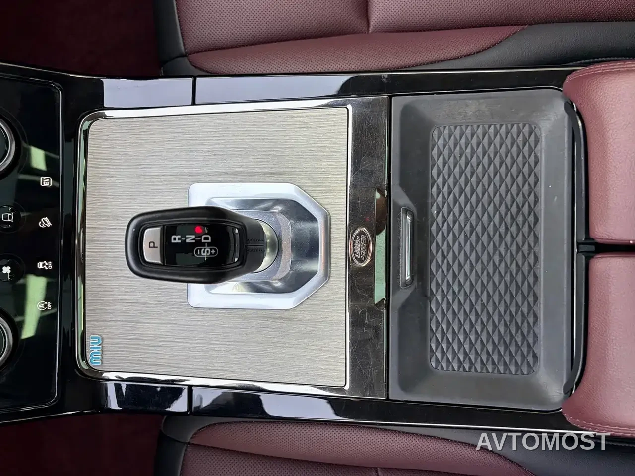 Land Rover Range Rover Evoque New Energy 2022 Range Rover Evoque L P300e Plug-in Hybrid — фото 8