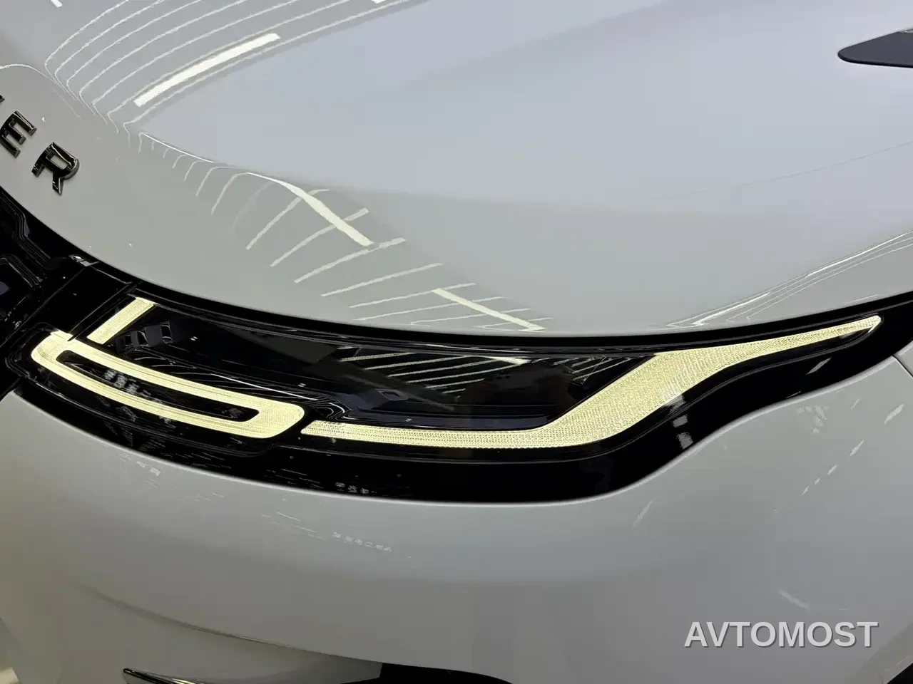 Land Rover Range Rover Evoque New Energy 2022 Range Rover Evoque L P300e Plug-in Hybrid — фото 10