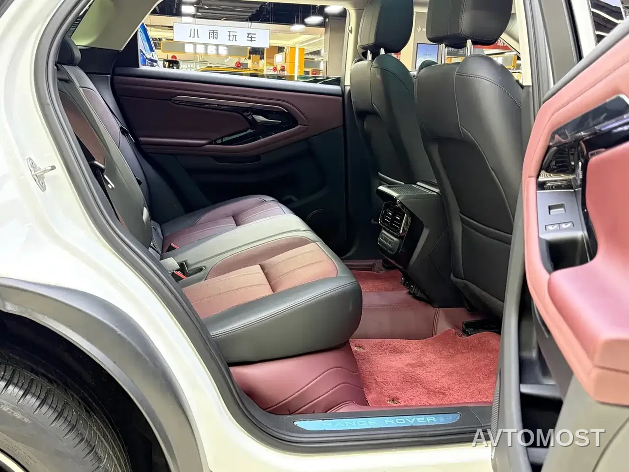 Land Rover Range Rover Evoque New Energy 2022 Range Rover Evoque L P300e Plug-in Hybrid — фото 14
