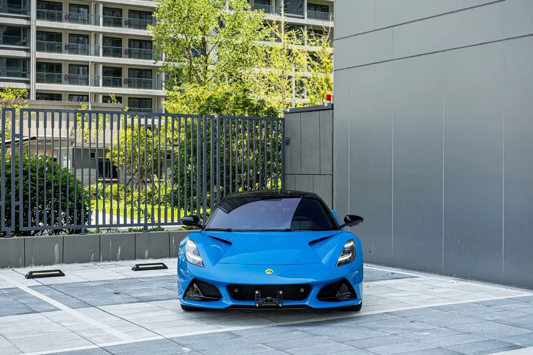 Lotus Cars EMIRA 2022 3.5T V6 Manual First Edition — фото 2