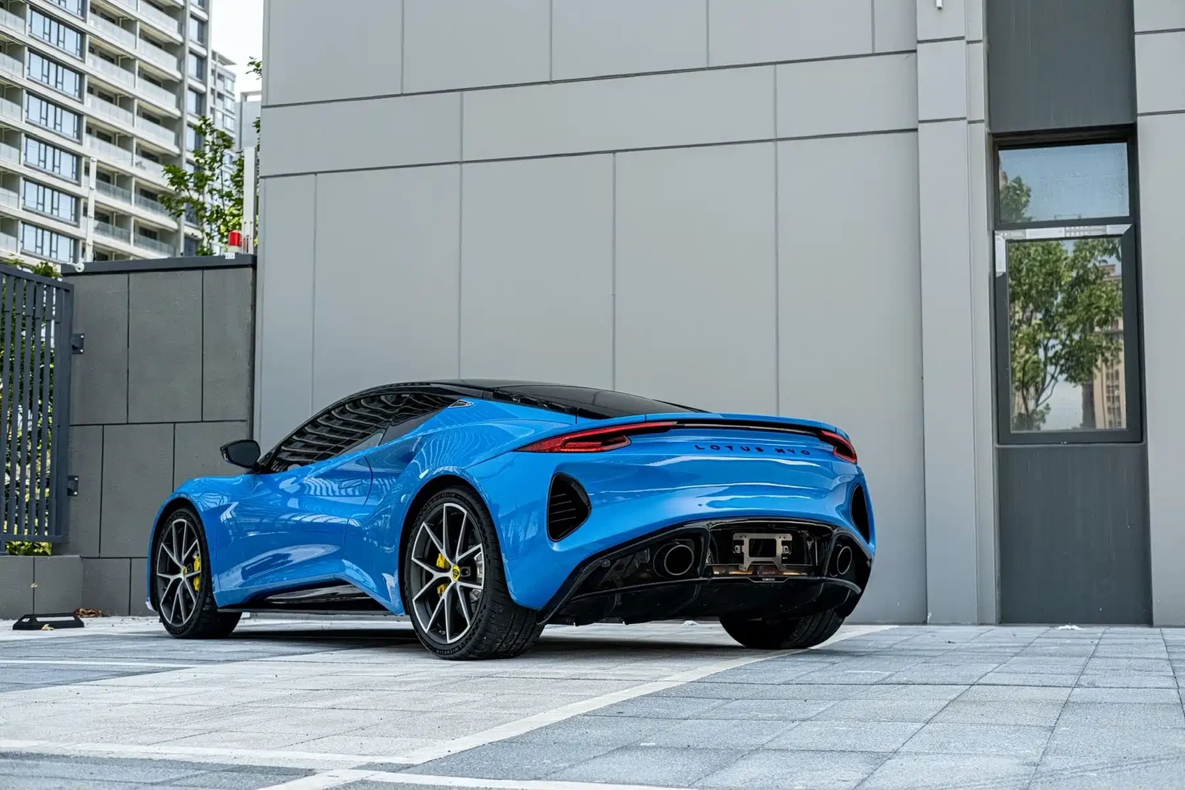 Lotus Cars EMIRA 2022 3.5T V6 Manual First Edition — фото 3