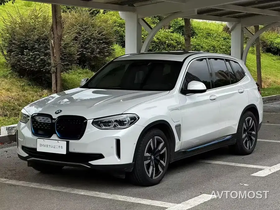 BMW iX3 2021 Leading