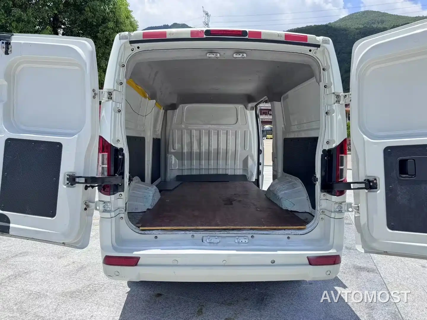 King Long Longyao 6 2022 Van Series CATL 41.86kWh — фото 8