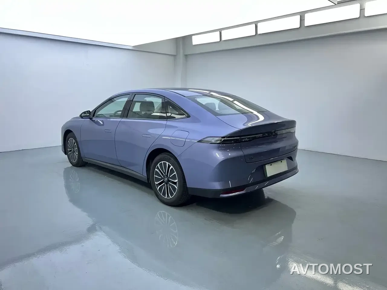 Nissan N6 2025 Mid Configuration — фото 11