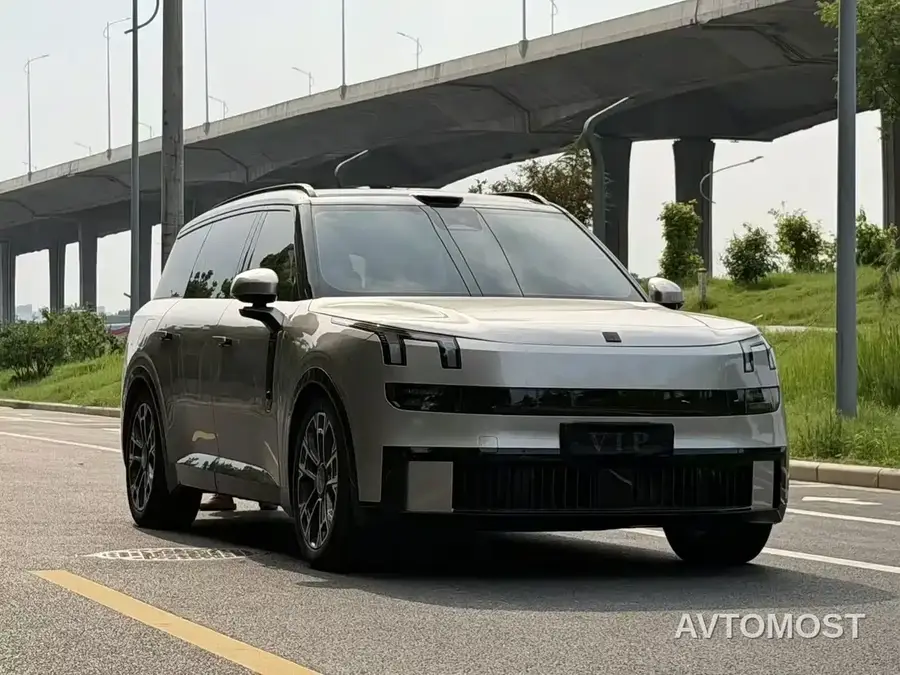 Lynk & Co 900 2025 1.5T Ultra