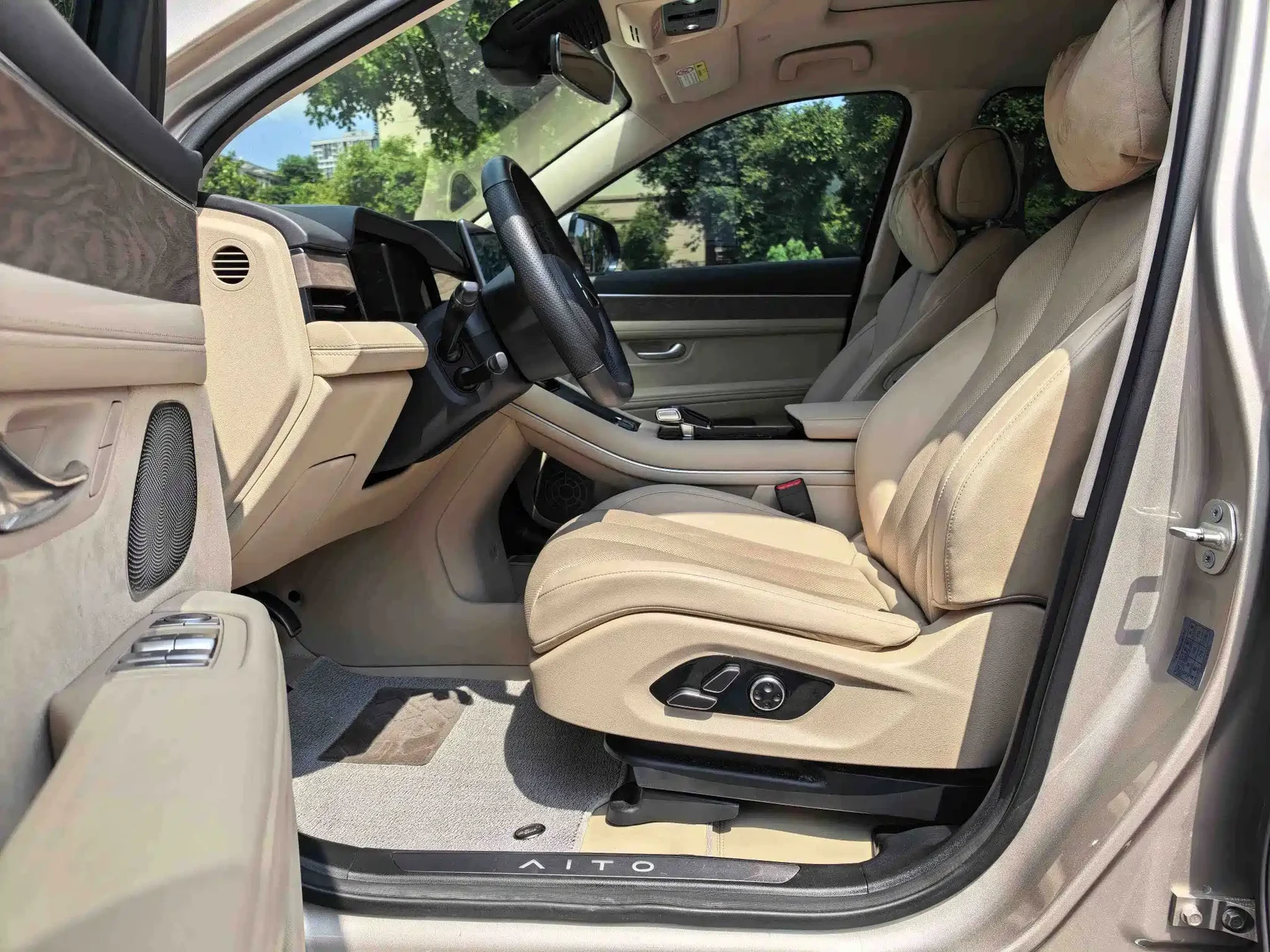 AITO M7 2022 1.5T RWD Comfort Edition — фото 8