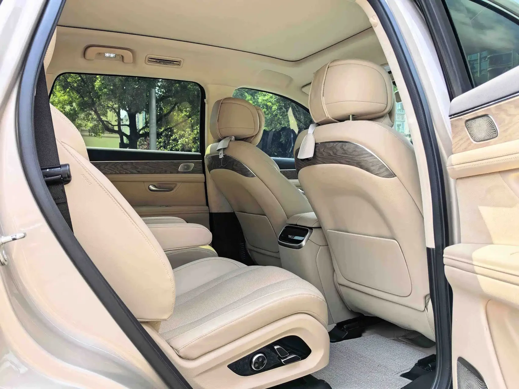 AITO M7 2022 1.5T RWD Comfort Edition — фото 9