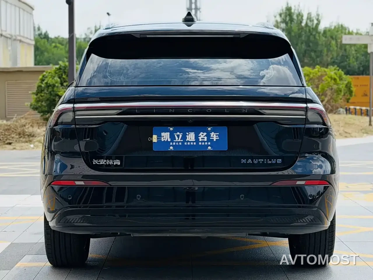 Lincoln Nautilus 2023 2.0T AWD Zun Rui Hybrid Edition — фото 3