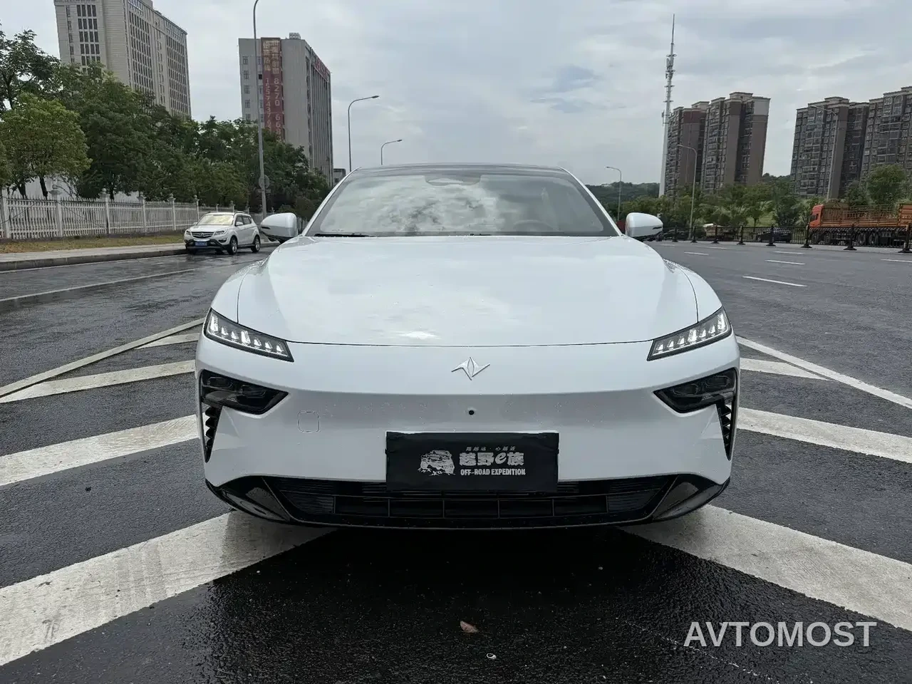 Dongfeng Yipai eπ007 2025 EREV 230Air Cruise Edition — фото 2