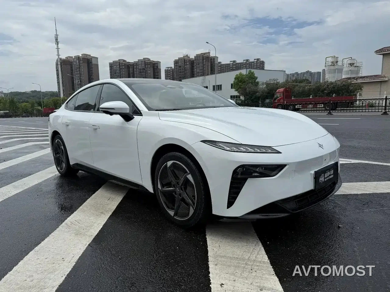 Dongfeng Yipai eπ007 2025 EREV 230Air Cruise Edition — фото 3