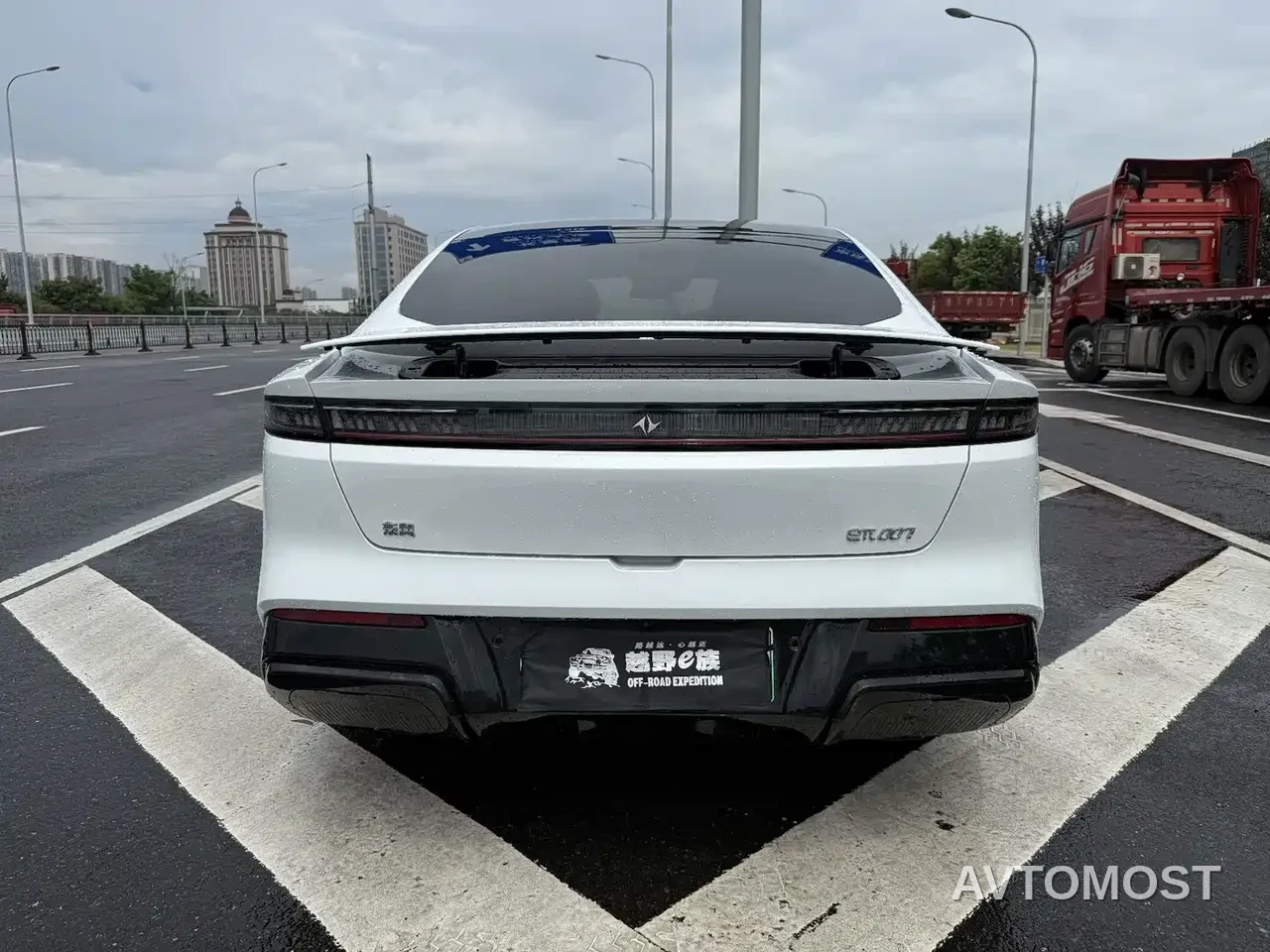 Dongfeng Yipai eπ007 2025 EREV 230Air Cruise Edition — фото 5