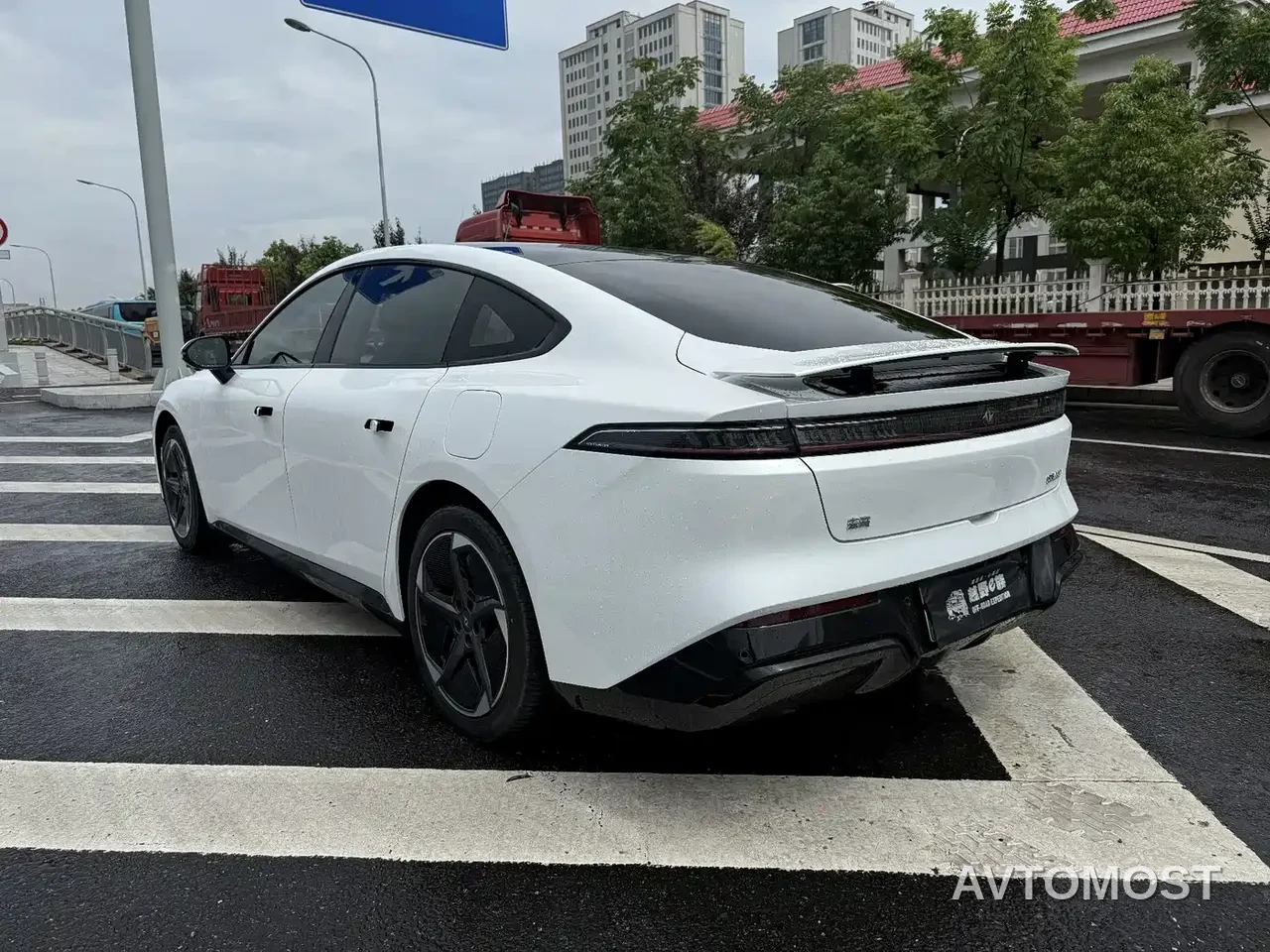 Dongfeng Yipai eπ007 2025 EREV 230Air Cruise Edition — фото 6