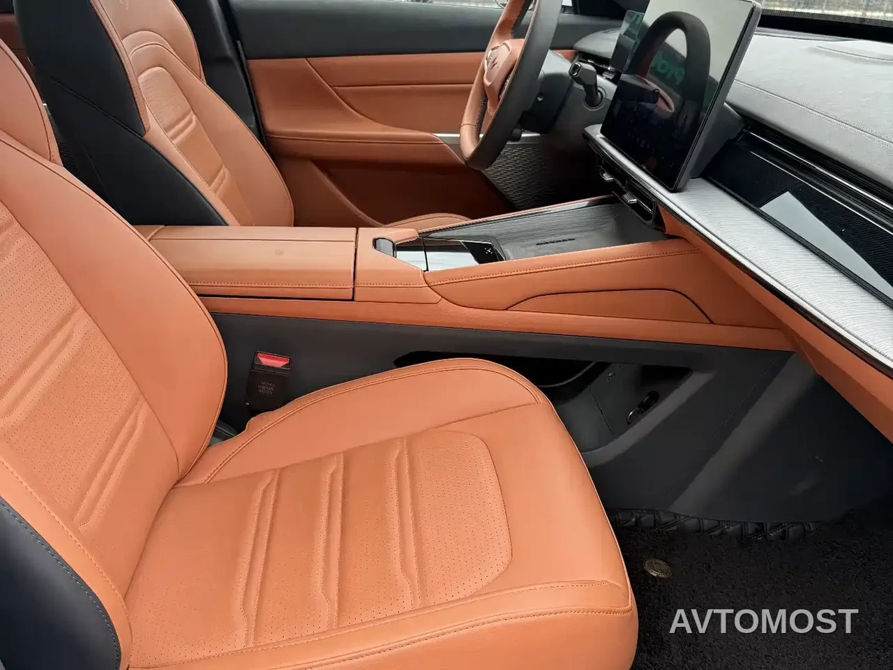 Dongfeng Yipai eπ007 2025 EREV 230Air Cruise Edition — фото 10