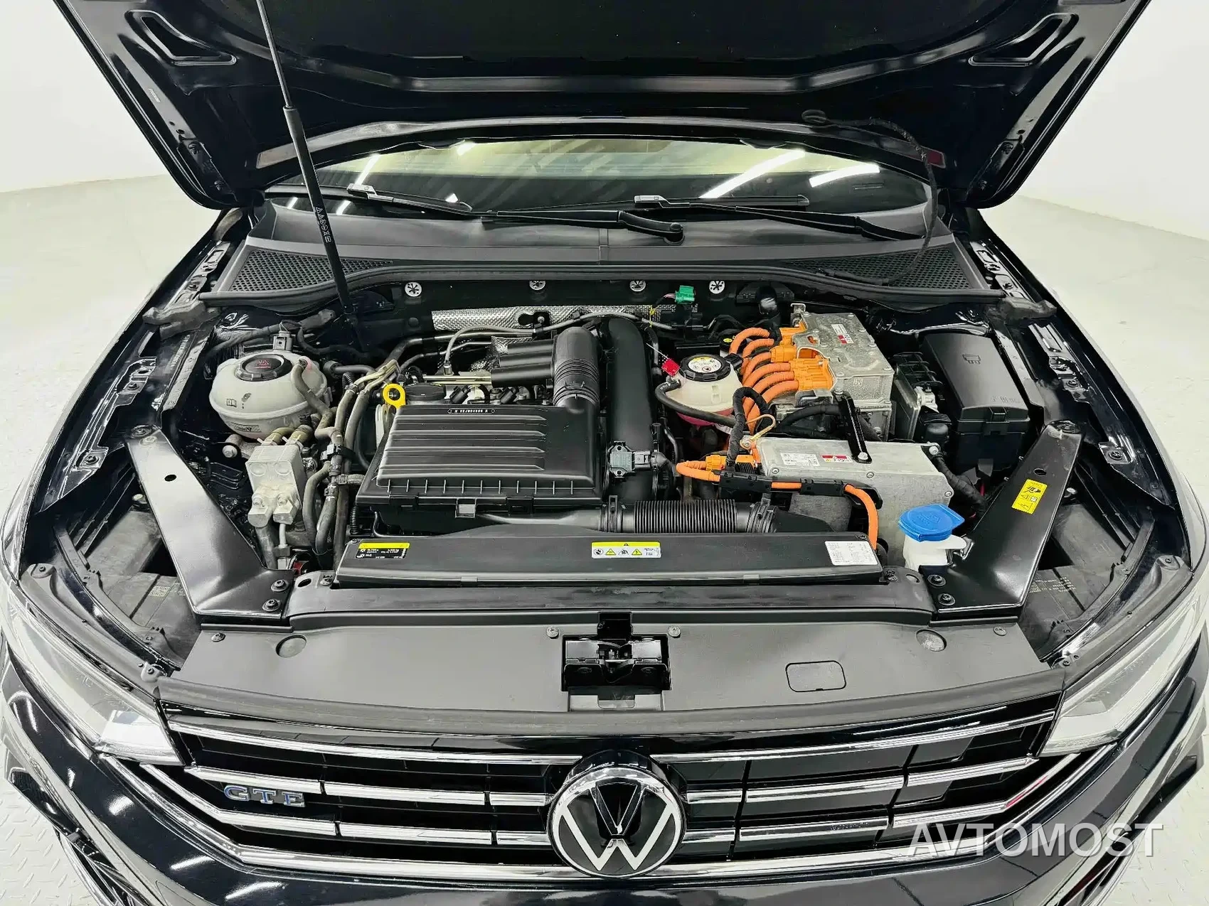 Volkswagen Magotan GTE Plug-in Hybrid 2022 GTE Luxury — фото 10