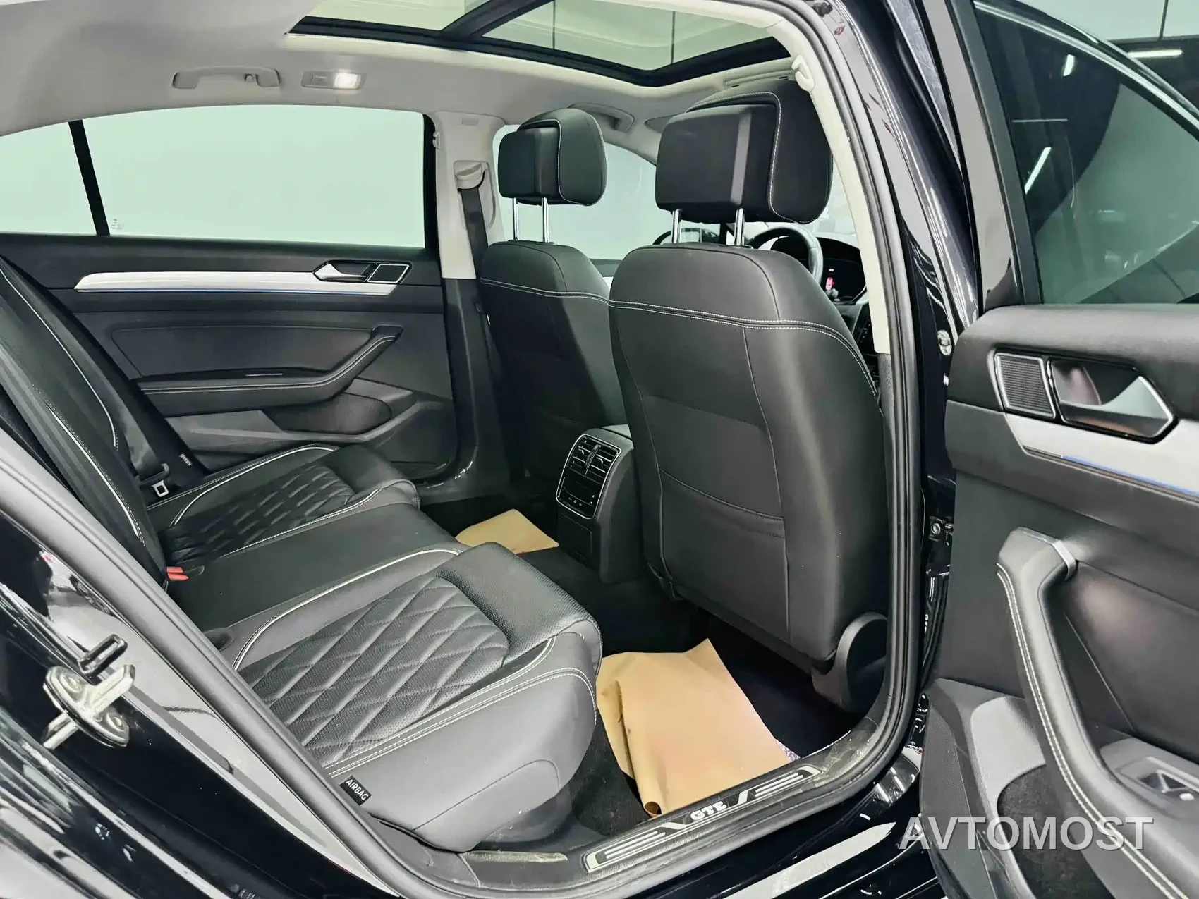 Volkswagen Magotan GTE Plug-in Hybrid 2022 GTE Luxury — фото 11