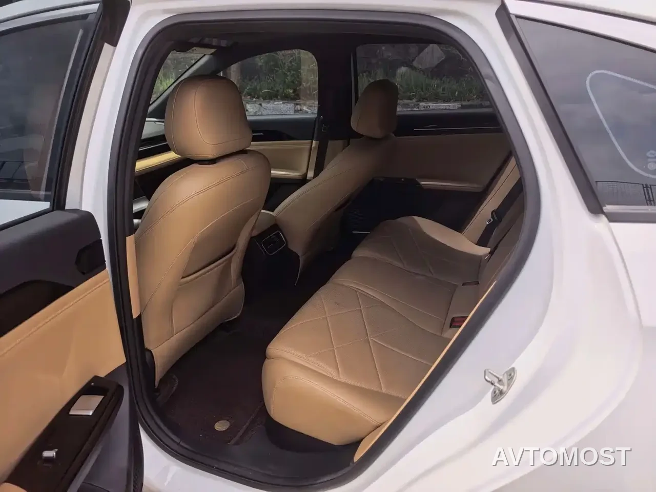 Geely Galaxy L6 2024 60km PLUS Soaring Dragon Edition — фото 5