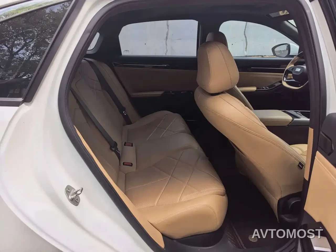 Geely Galaxy L6 2024 60km PLUS Soaring Dragon Edition — фото 6