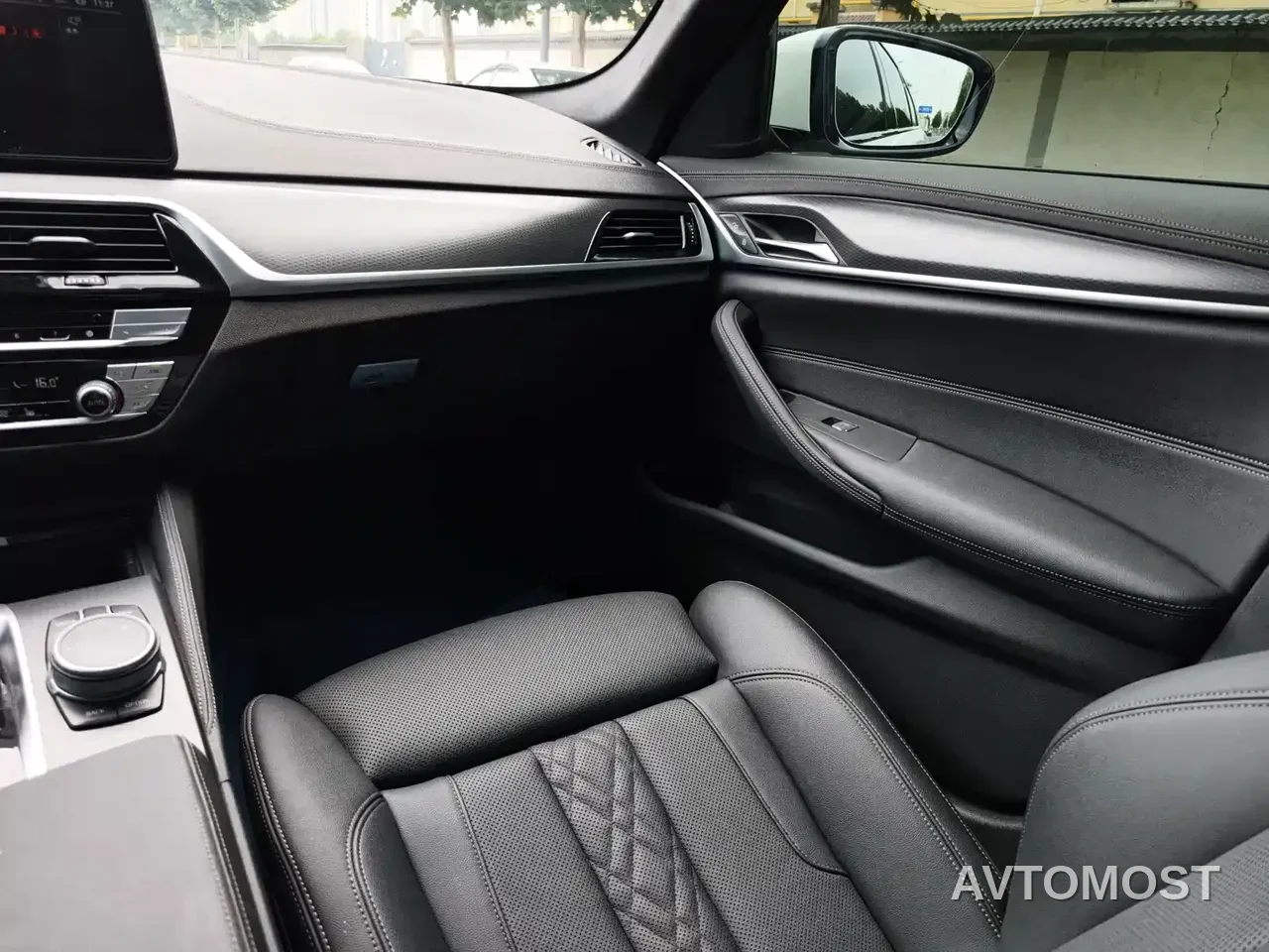 BMW 5 Series (Import) 2022 525i M Sport Package — фото 13