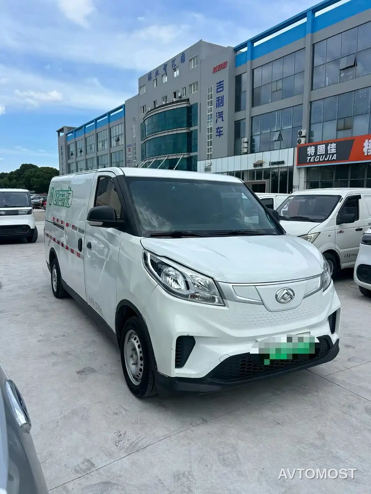 SAIC Maxus EV30 2023 Pure Electric Intelligent Logistics Expert Long Wheelbase CATL — фото 2