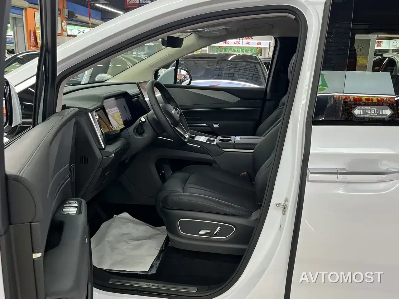 BYD M9 2025 Model 1060 Pilot Edition — фото 7