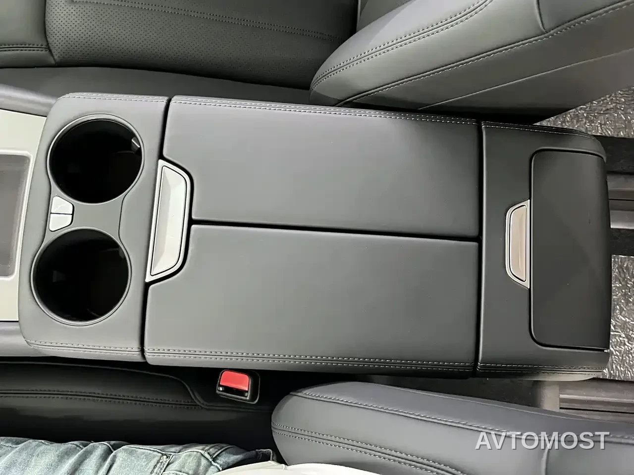 BYD M9 2025 Model 1060 Pilot Edition — фото 9