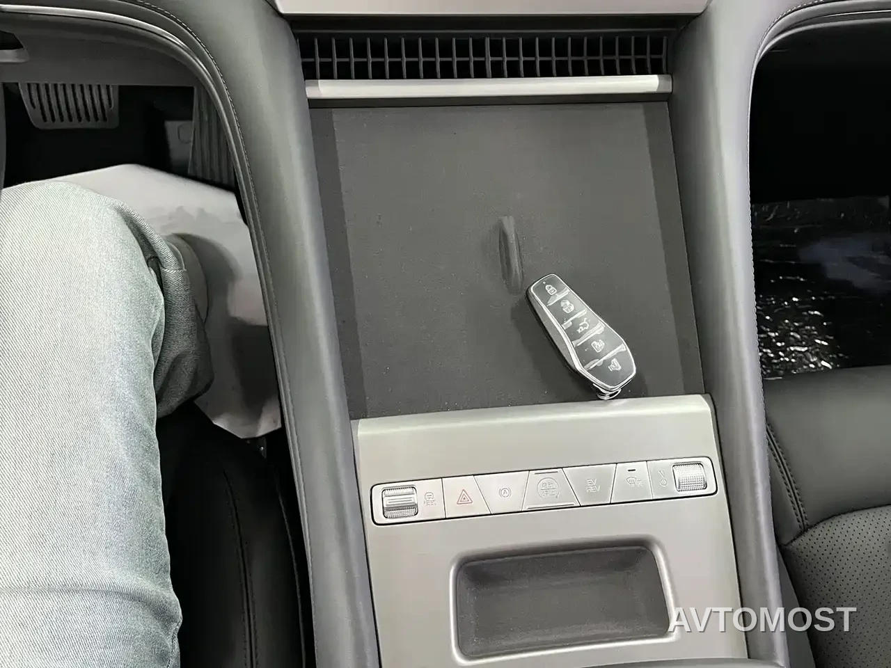 BYD M9 2025 Model 1060 Pilot Edition — фото 10