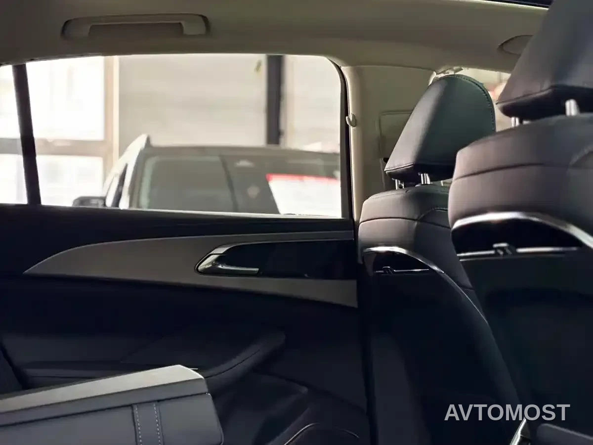 Hongqi H5 2024 1.5T HEV Smart Connect Flag Rhythm Edition — фото 3
