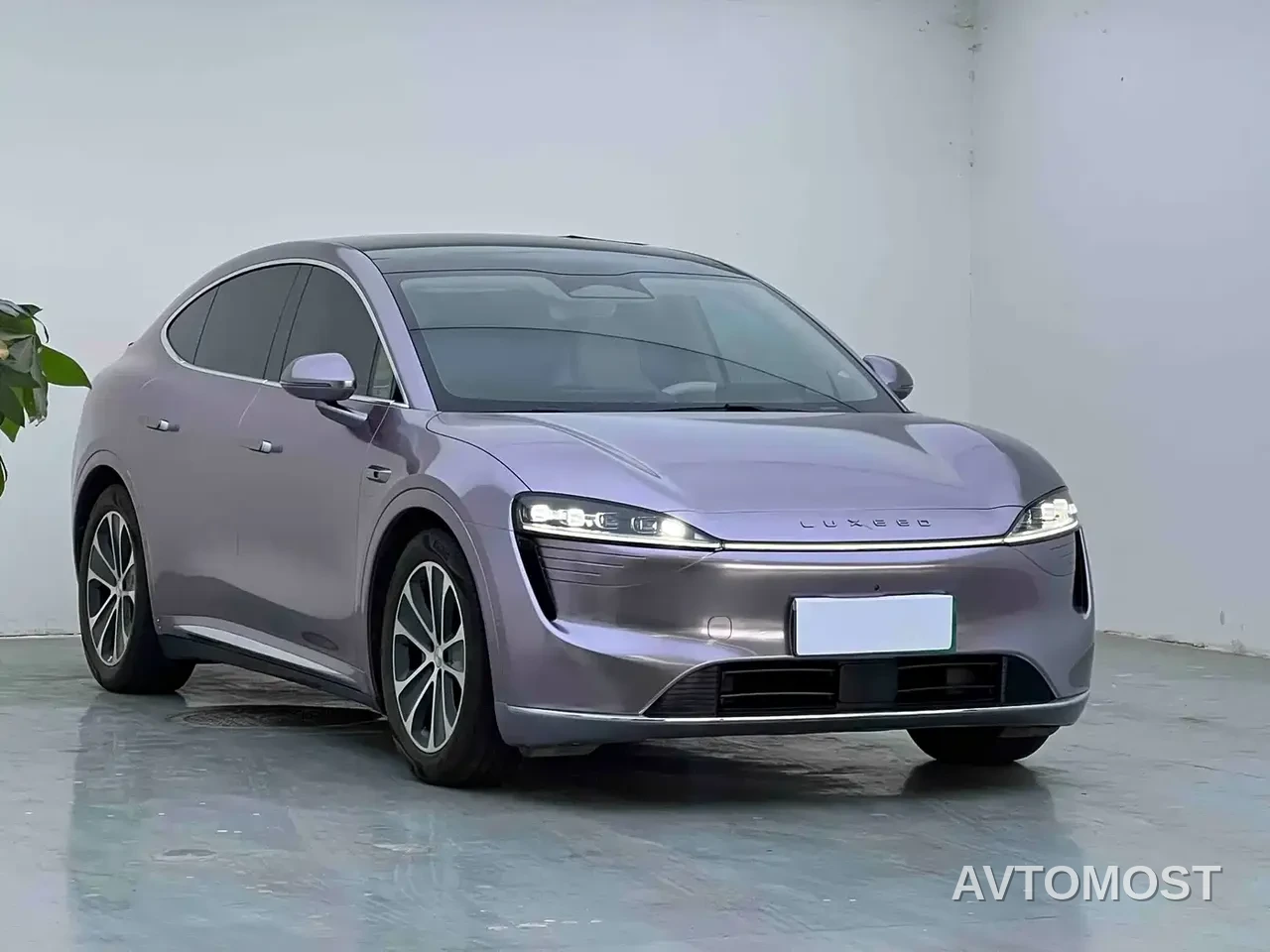 Zhijie Luxeed R7 2024 Pure Electric 667km Pro — фото 3