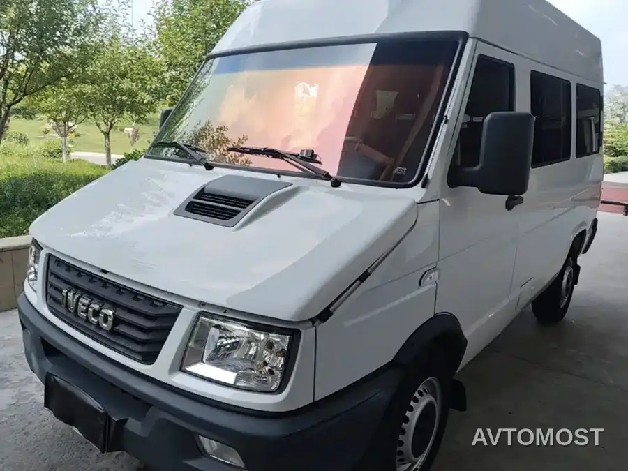 Iveco Daily 2021 2.5T A35 M1 Bus 5-9 Seats Short Wheelbase Medium Roof Single Tire Manual Door