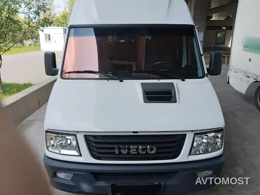 Iveco Daily 2021 2.5T A35 M1 Bus 5-9 Seats Short Wheelbase Medium Roof Single Tire Manual Door — фото 3