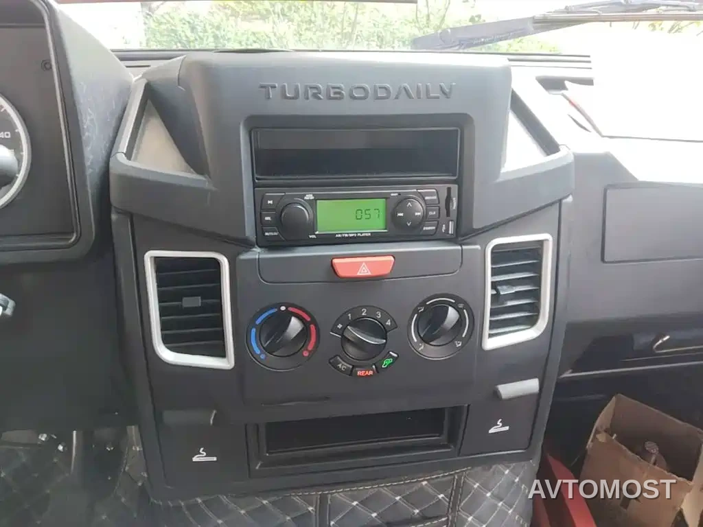 Iveco Daily 2021 2.5T A35 M1 Bus 5-9 Seats Short Wheelbase Medium Roof Single Tire Manual Door — фото 8