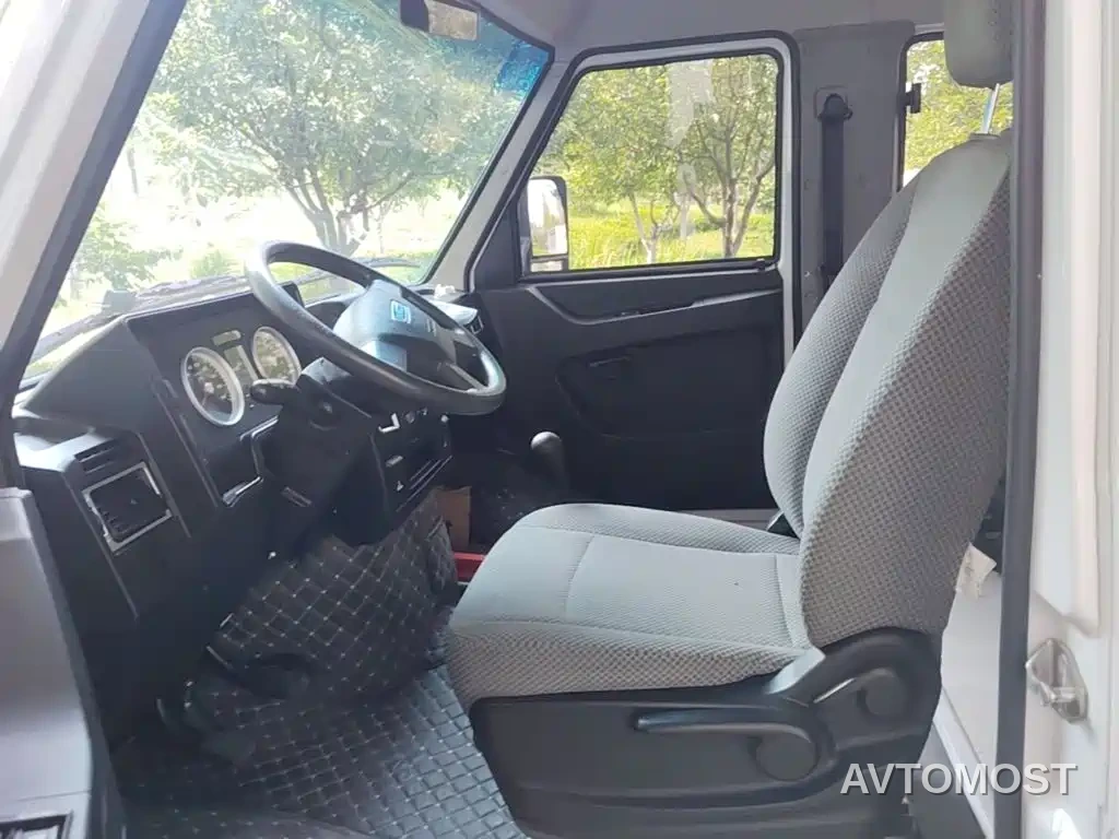 Iveco Daily 2021 2.5T A35 M1 Bus 5-9 Seats Short Wheelbase Medium Roof Single Tire Manual Door — фото 10