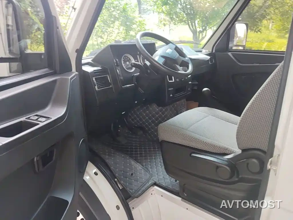 Iveco Daily 2021 2.5T A35 M1 Bus 5-9 Seats Short Wheelbase Medium Roof Single Tire Manual Door — фото 11