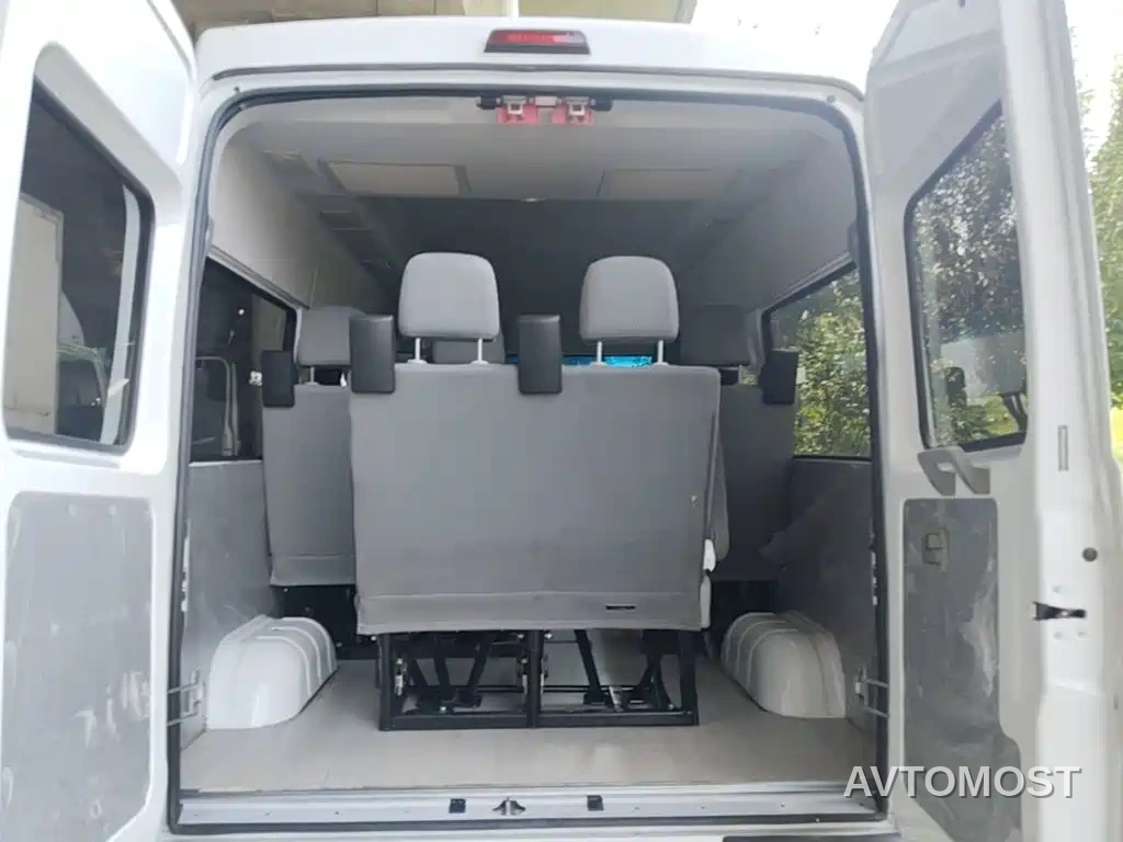 Iveco Daily 2021 2.5T A35 M1 Bus 5-9 Seats Short Wheelbase Medium Roof Single Tire Manual Door — фото 14