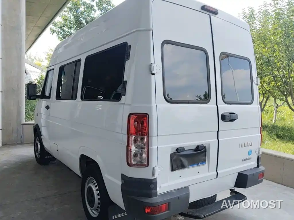 Iveco Daily 2021 2.5T A35 M1 Bus 5-9 Seats Short Wheelbase Medium Roof Single Tire Manual Door — фото 22