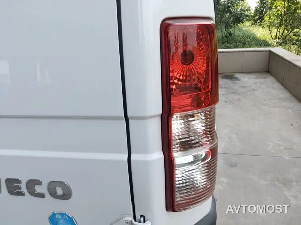 Iveco Daily 2021 2.5T A35 M1 Bus 5-9 Seats Short Wheelbase Medium Roof Single Tire Manual Door — фото 23