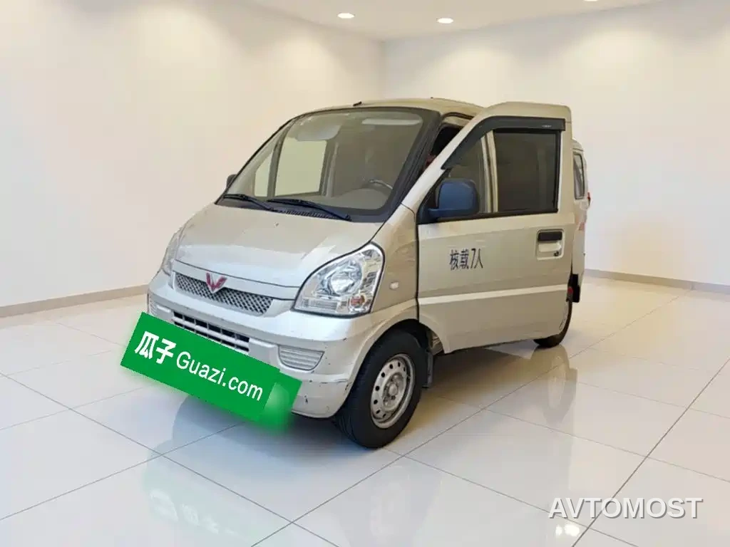 Wuling Rongguang EV 2020 Passenger Van Basic 7-seater 300KM — фото 1