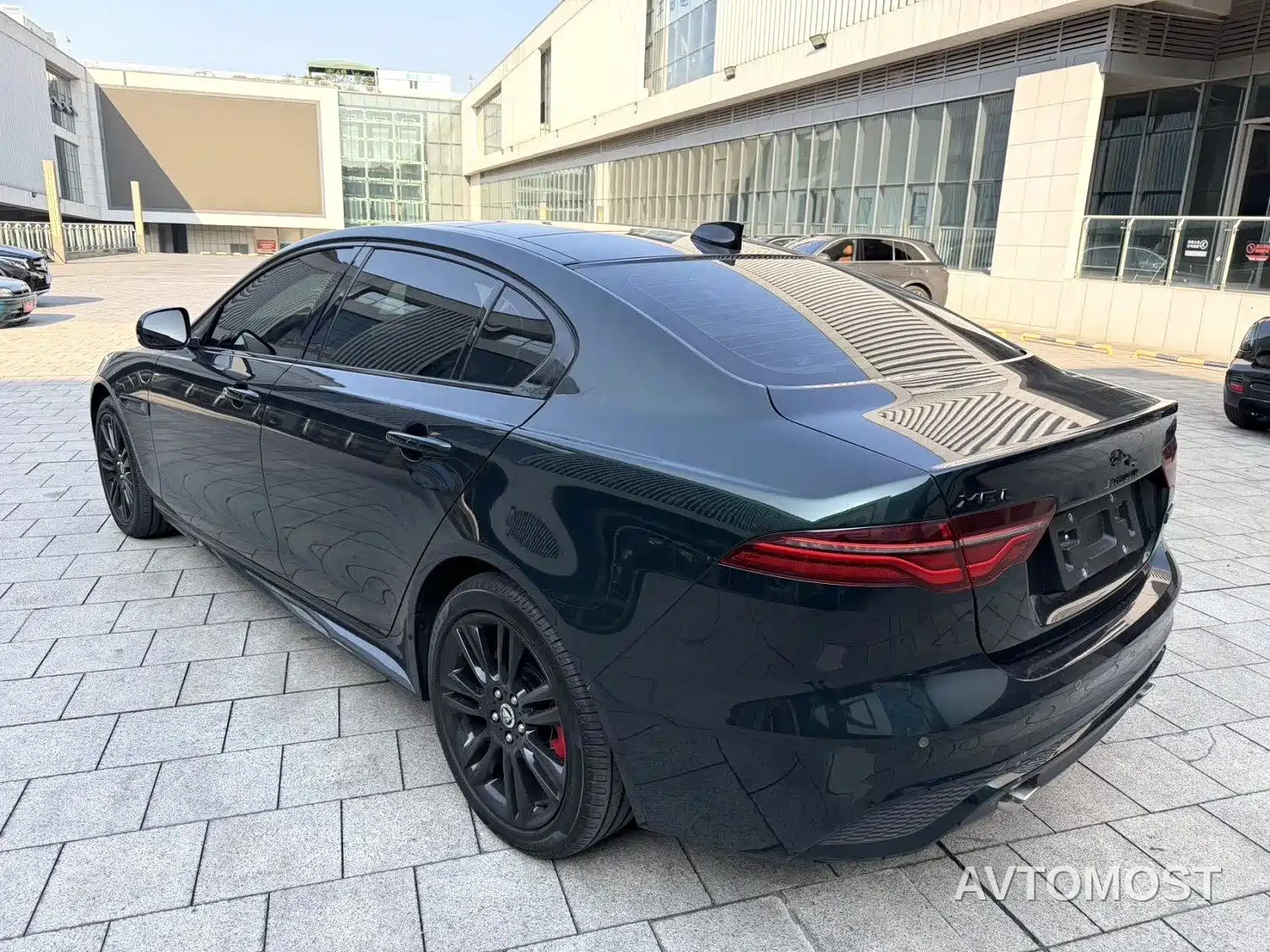 Jaguar XEL 2025 2.0T 250PS R-DYNAMIC 90th Anniversary Edition — фото 4