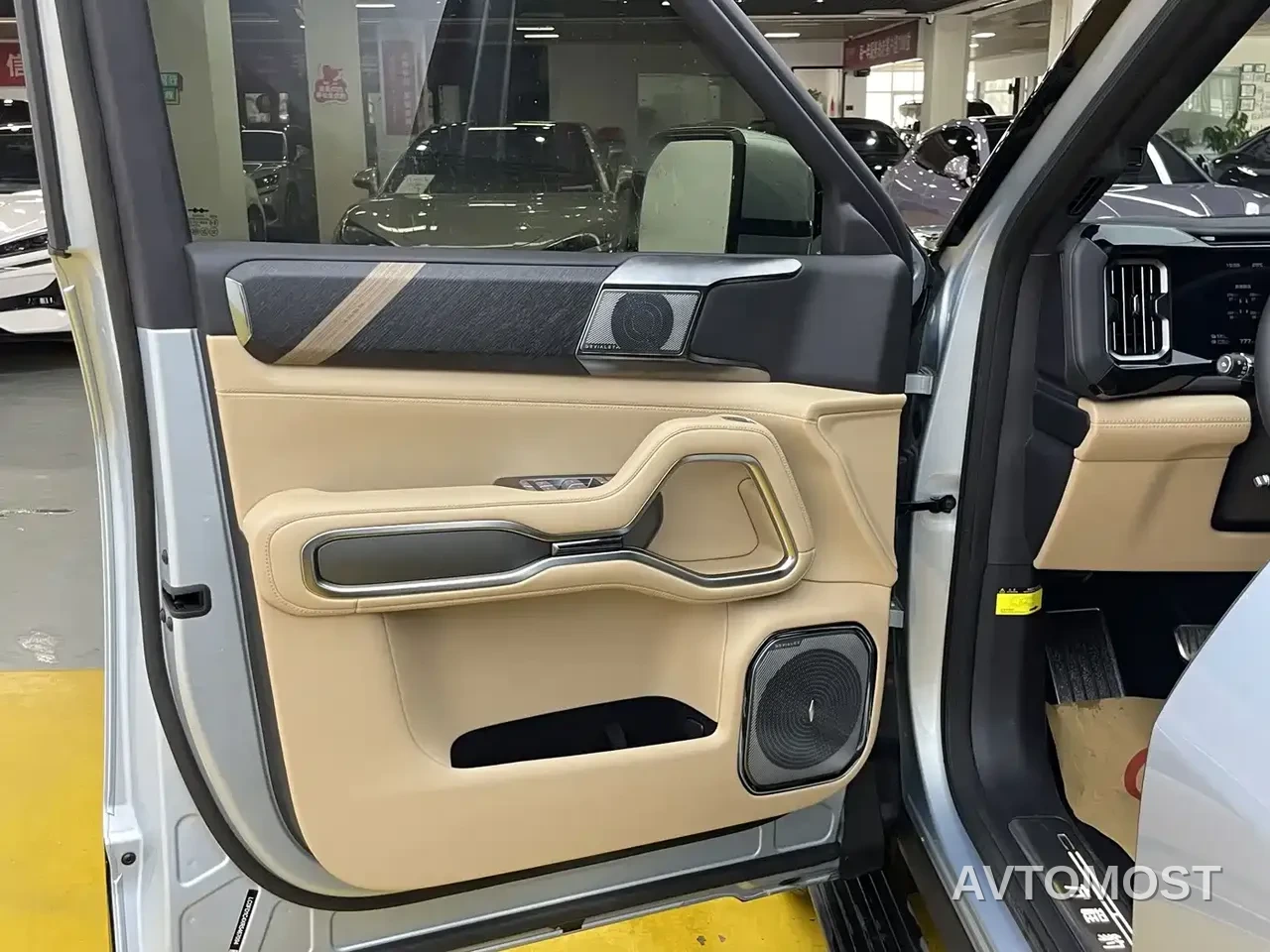 Fang Cheng Bao Leopard 8 2025 Zhiyong Flagship 7-Seater — фото 5