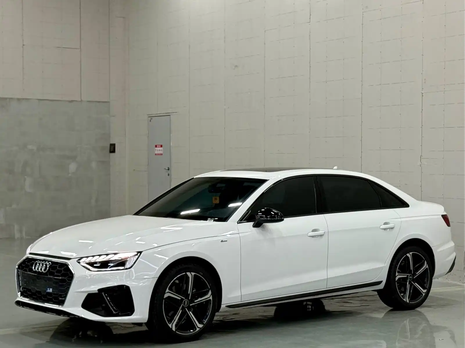 Audi A4L 2025 Model Year Facelift 2 Million Celebration Edition 40 TFSI Luxury Dynamic