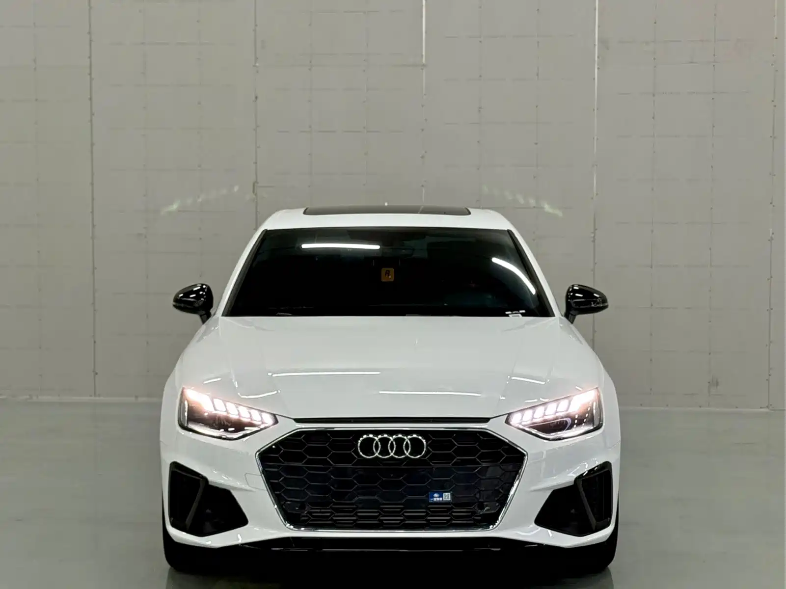 Audi A4L 2025 Model Year Facelift 2 Million Celebration Edition 40 TFSI Luxury Dynamic — фото 2