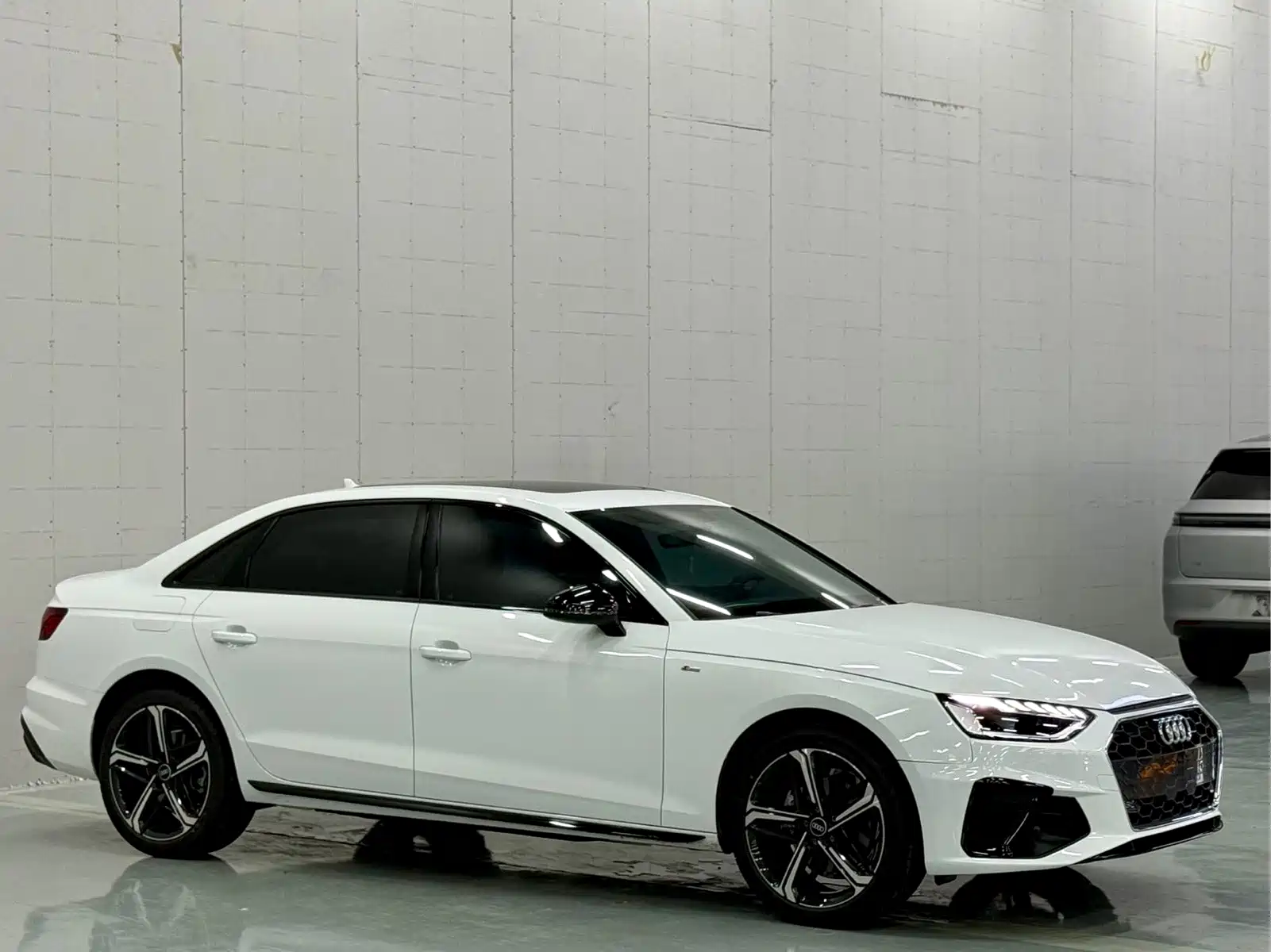 Audi A4L 2025 Model Year Facelift 2 Million Celebration Edition 40 TFSI Luxury Dynamic — фото 3