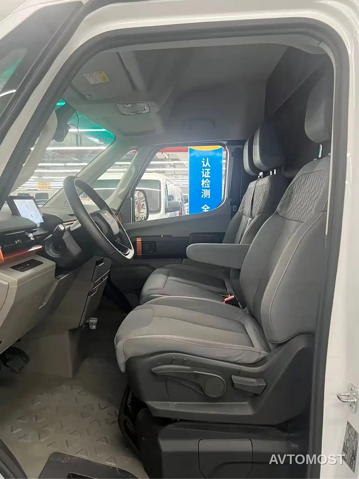 Yuan Cheng Farizon Super VAN 2025 Chuangfu Edition Medium Wheelbase Medium Roof Zhixin 68kWh — фото 12