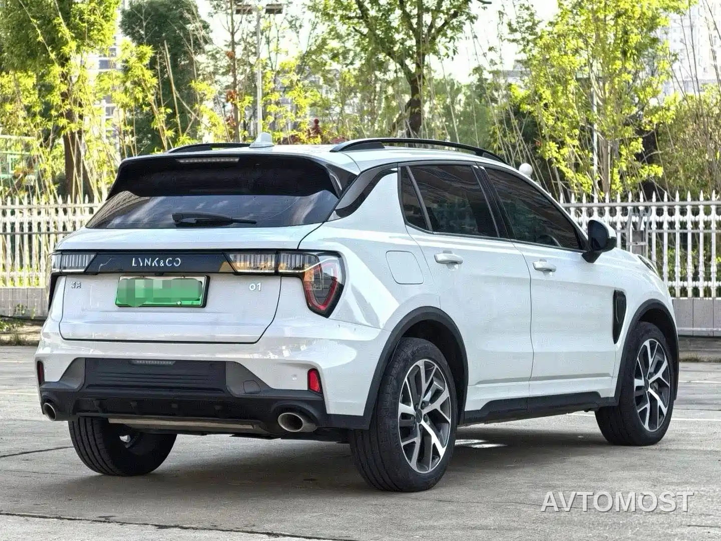 Lynk & Co 01 EM-P 2022 1.5TD PHEV Plus — фото 4